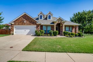 6 Beechcreek Drive, Edgecliff Village, TX 76134
