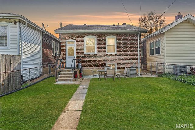 2225 Richert Place, St Louis, MO 63143