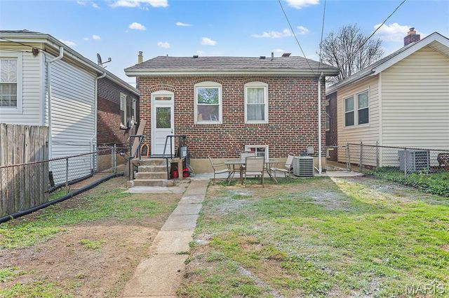 2225 Richert Place, St Louis, MO 63143