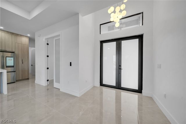 609 NE 11th TER, Cape Coral, FL 33909