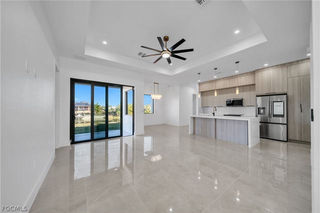 609 NE 11th TER, Cape Coral, FL 33909