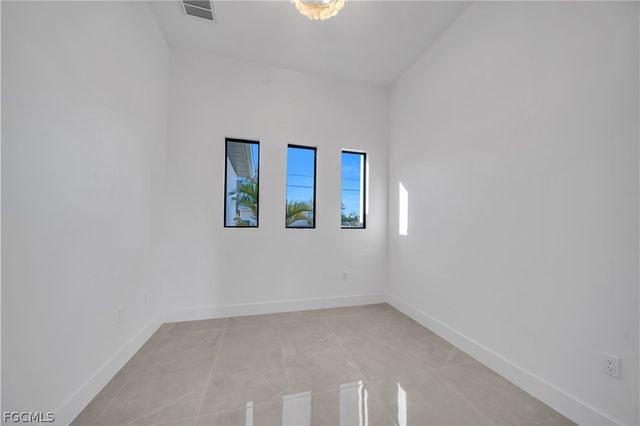 609 NE 11th TER, Cape Coral, FL 33909