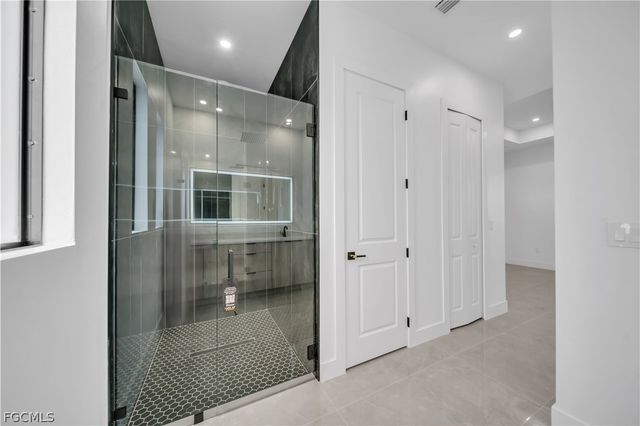 609 NE 11th TER, Cape Coral, FL 33909