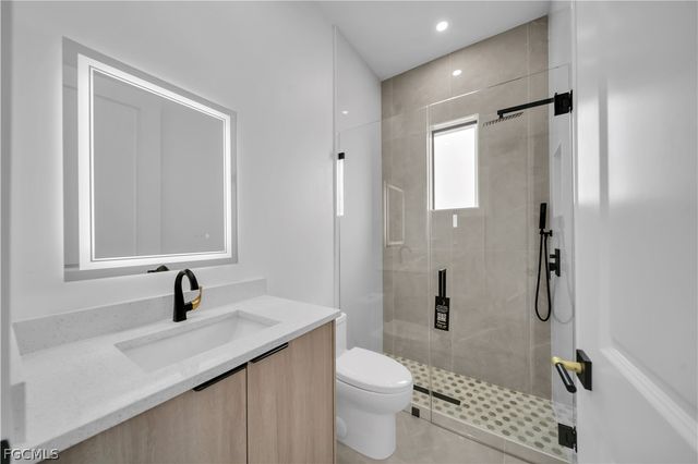 609 NE 11th TER, Cape Coral, FL 33909