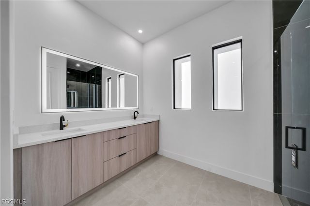 609 NE 11th TER, Cape Coral, FL 33909