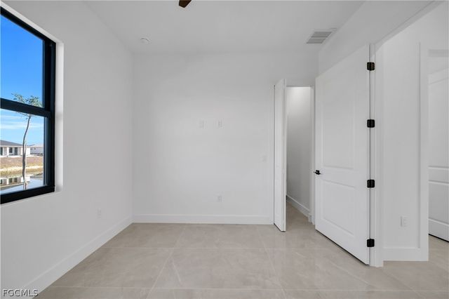 609 NE 11th TER, Cape Coral, FL 33909