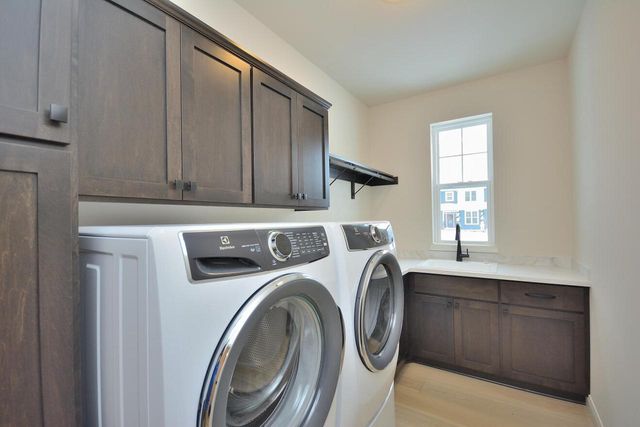 8191 Skylark COURT, Mequon, WI 53097