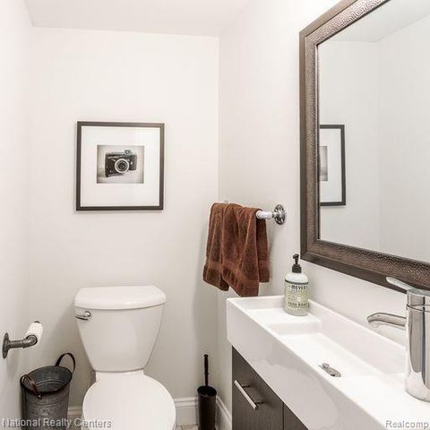 1039 N Old Woodward Avenue 7, Birmingham, MI 48009