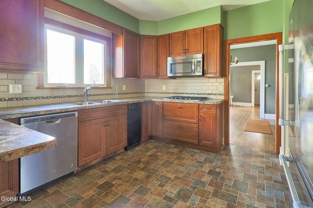 9 6th Street, Waterford, NY 12188