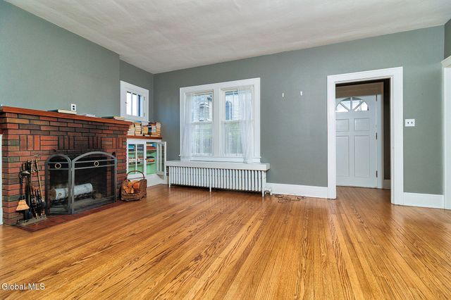 9 6th Street, Waterford, NY 12188