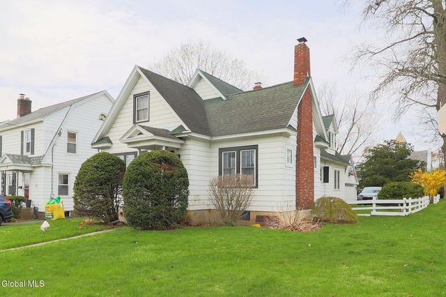 9 6th Street, Waterford, NY 12188