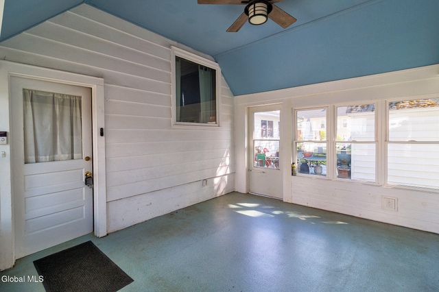 9 6th Street, Waterford, NY 12188