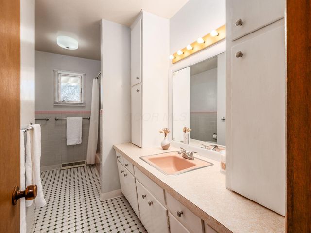 723 Drummond Court, Columbus, OH 43214