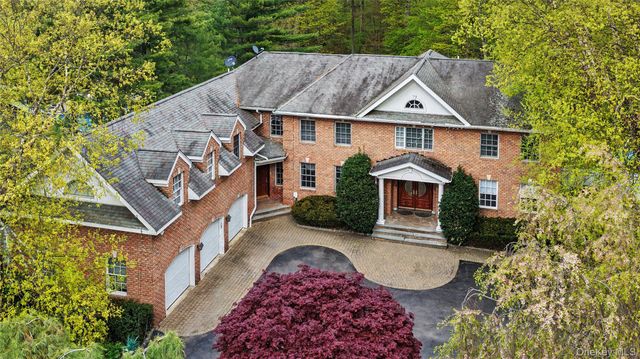 12 Chauncey Place, Woodbury, NY 11797