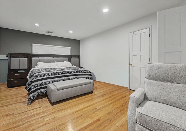 12 Chauncey Place, Woodbury, NY 11797