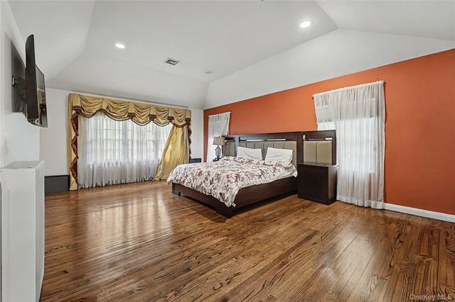 12 Chauncey Place, Woodbury, NY 11797