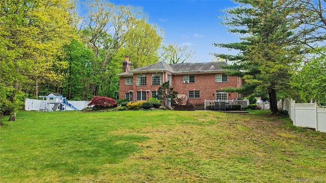 12 Chauncey Place, Woodbury, NY 11797