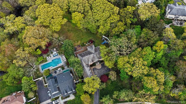 12 Chauncey Place, Woodbury, NY 11797