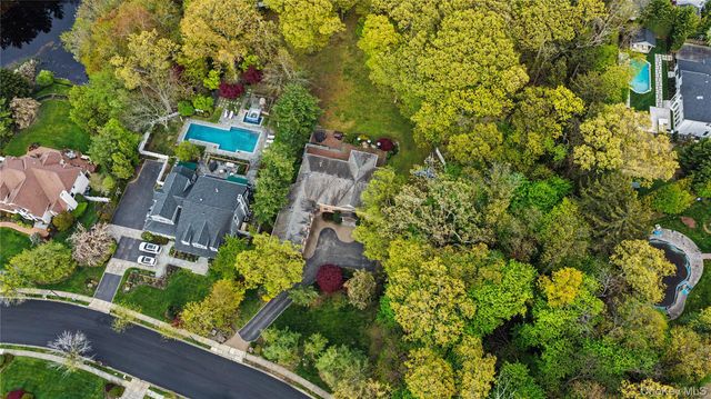 12 Chauncey Place, Woodbury, NY 11797