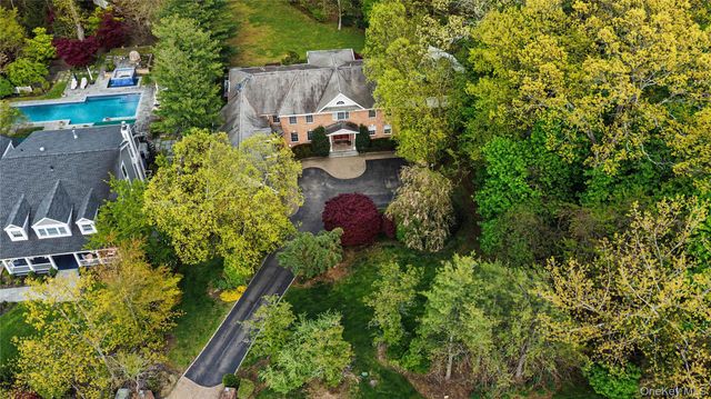 12 Chauncey Place, Woodbury, NY 11797