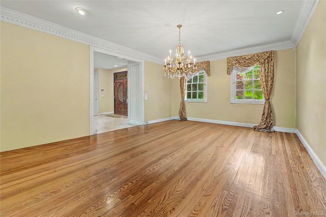 12 Chauncey Place, Woodbury, NY 11797