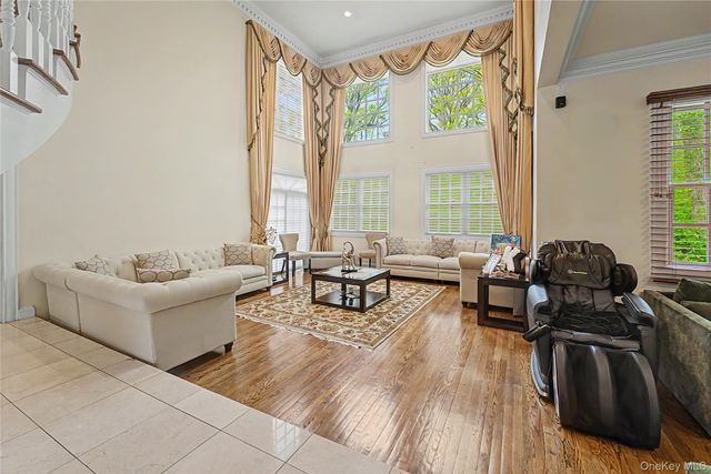 12 Chauncey Place, Woodbury, NY 11797