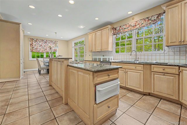 12 Chauncey Place, Woodbury, NY 11797