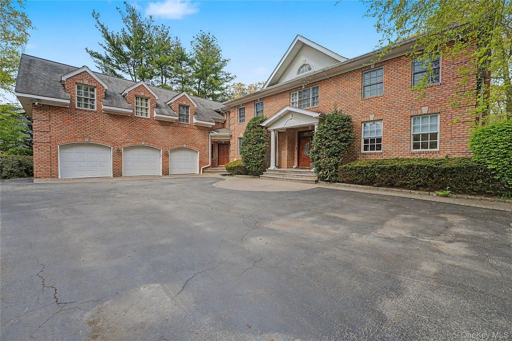 12 Chauncey Place, Woodbury, NY 11797