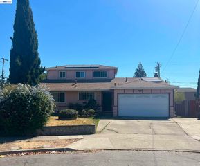 460 Coelho Ct, Milpitas, CA 95035