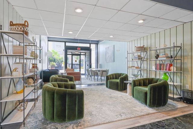 566 Commonwealth 708, Boston, MA 02215