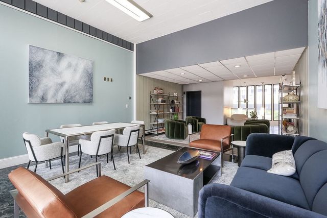 566 Commonwealth 708, Boston, MA 02215