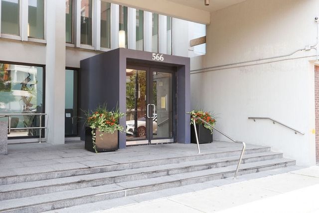 566 Commonwealth 708, Boston, MA 02215