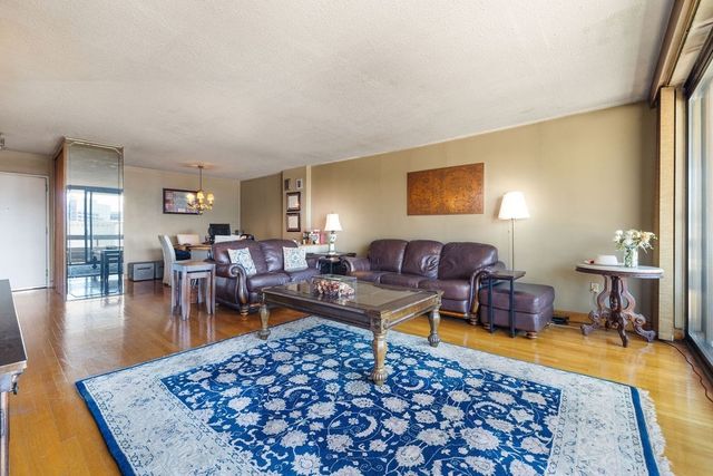 566 Commonwealth 708, Boston, MA 02215