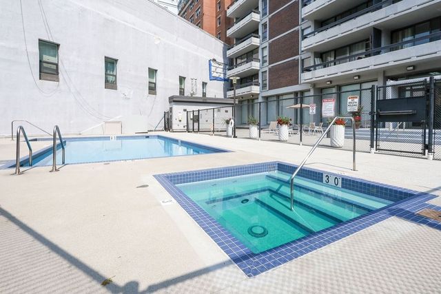 566 Commonwealth 708, Boston, MA 02215