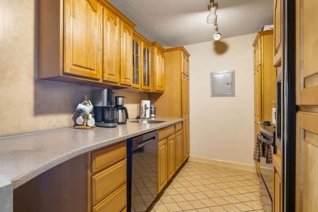 566 Commonwealth 708, Boston, MA 02215