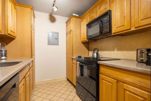 566 Commonwealth 708, Boston, MA 02215
