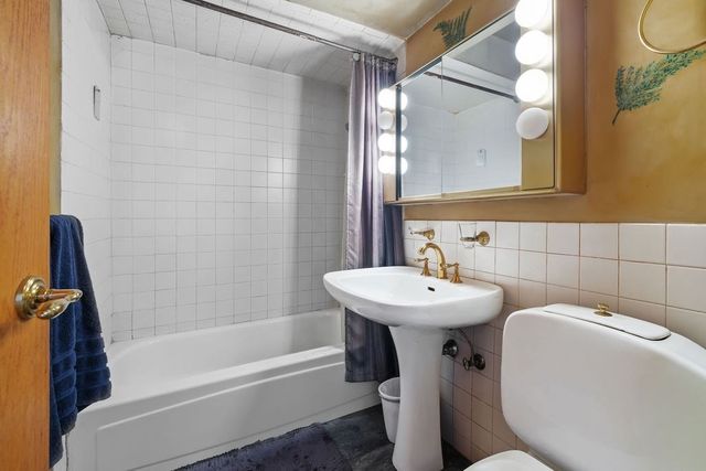 566 Commonwealth 708, Boston, MA 02215