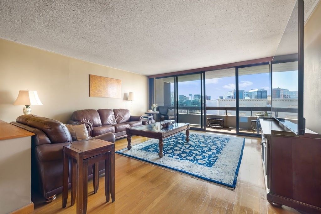 566 Commonwealth 708, Boston, MA 02215