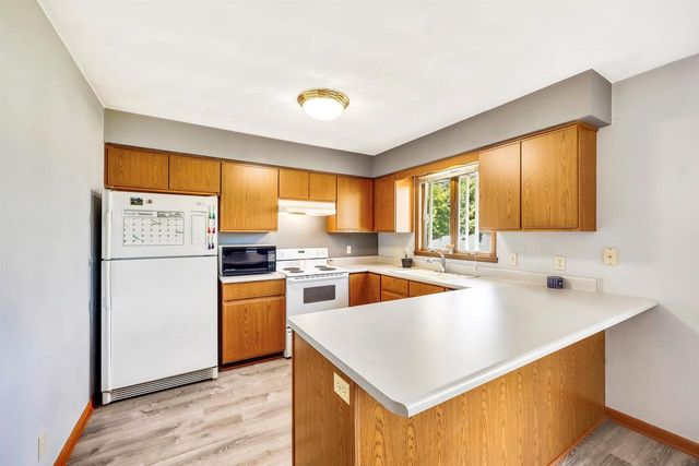 3221 Aurora Lane, Janesville, WI 53548