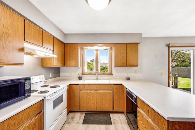 3221 Aurora Lane, Janesville, WI 53548