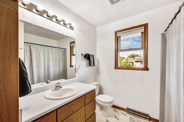 3221 Aurora Lane, Janesville, WI 53548