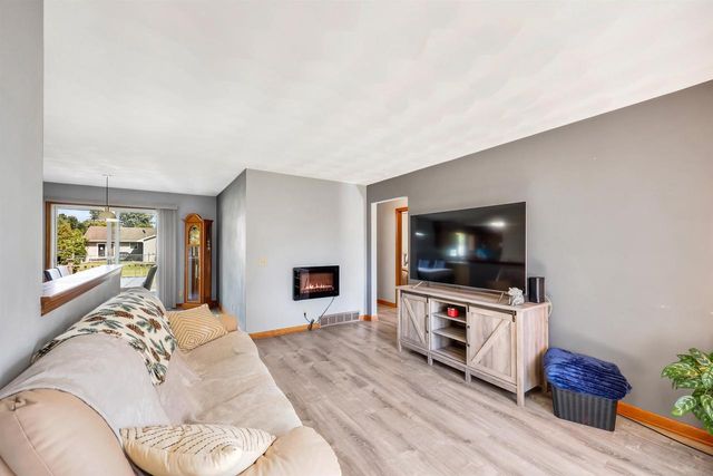 3221 Aurora Lane, Janesville, WI 53548