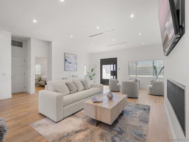 4386 NEWPORT AVE, San Diego, CA 92107