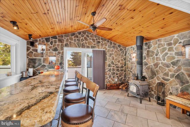 33 RAILROAD AVE, Bellmawr, NJ 08031