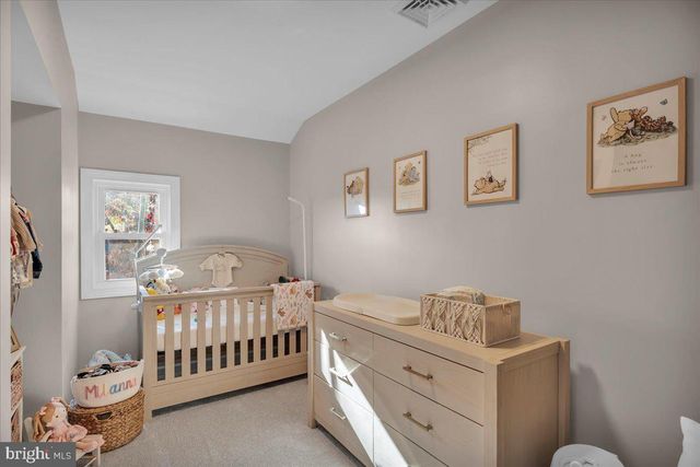 33 RAILROAD AVE, Bellmawr, NJ 08031