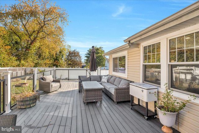 33 RAILROAD AVE, Bellmawr, NJ 08031