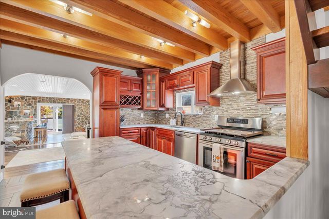 33 RAILROAD AVE, Bellmawr, NJ 08031