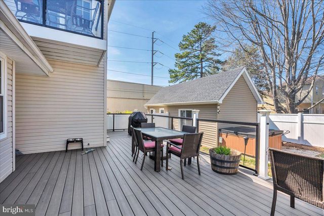 33 RAILROAD AVE, Bellmawr, NJ 08031