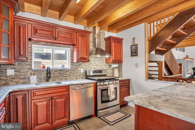 33 RAILROAD AVE, Bellmawr, NJ 08031