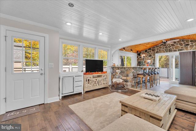 33 RAILROAD AVE, Bellmawr, NJ 08031